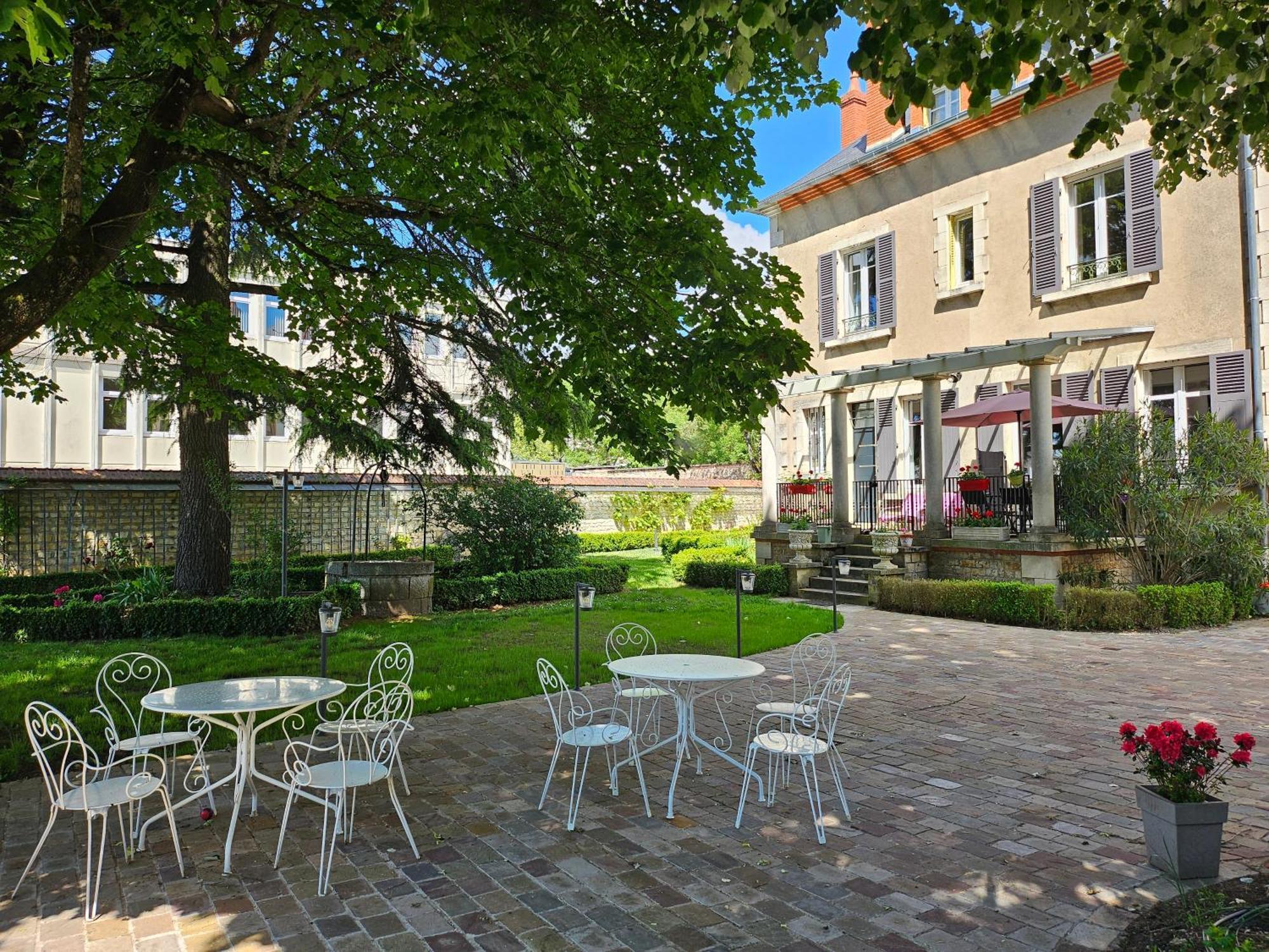 נבר Chambres D'Hotes De Luxe Cote Parc-Cote Jardin Avec Parking Prive Gratuit מראה חיצוני תמונה