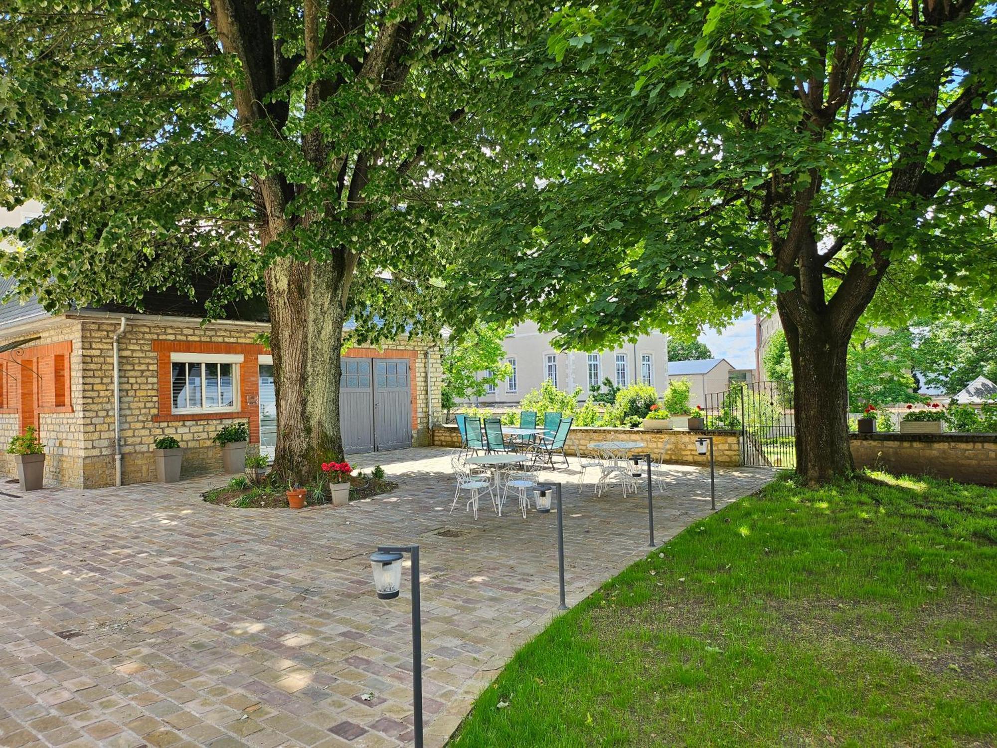 נבר Chambres D'Hotes De Luxe Cote Parc-Cote Jardin Avec Parking Prive Gratuit מראה חיצוני תמונה